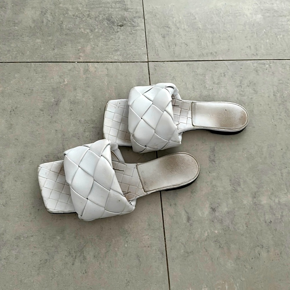 Bottega Veneta size 39 1/2